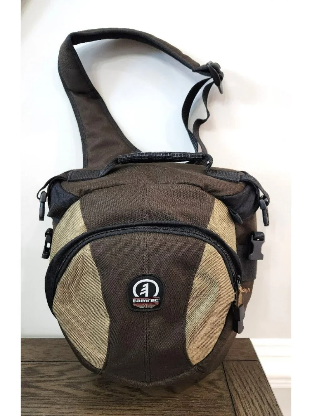 Tamrac Velocity 7x Sling Bag SLR Camera Bag Adjustable Shoulder Strap 5767 Brown